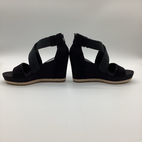 989. UGG Calla Wedge Black Sandal NWOT Size 9 - Picture 1 of 7
